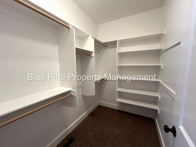 Building Photo - 690 Carriagegate Ln
