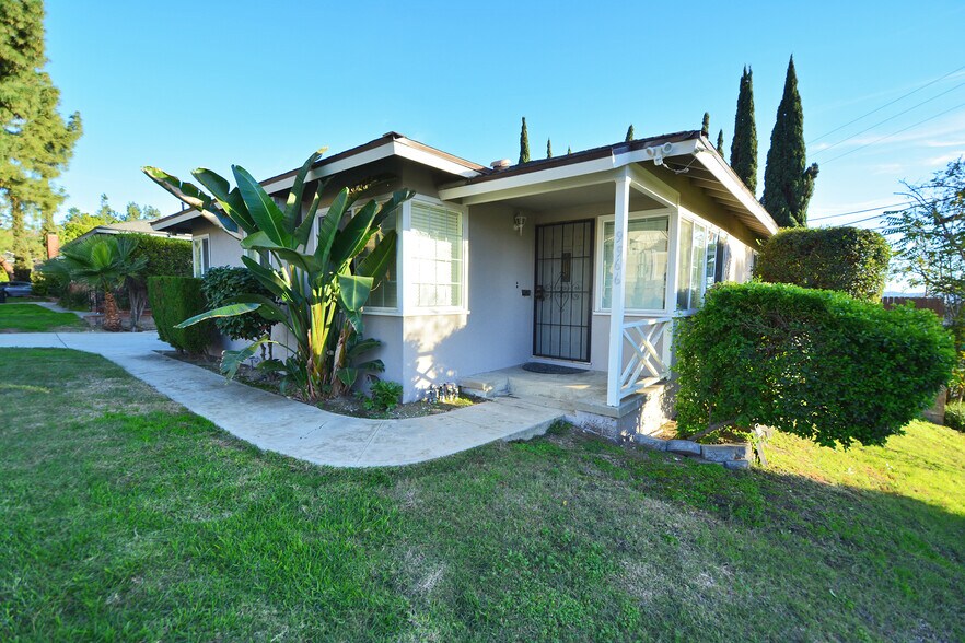 Building Photo - 9966 Glencrest Cir