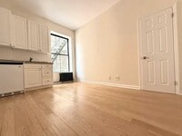 Building Photo - 53 W 72nd St