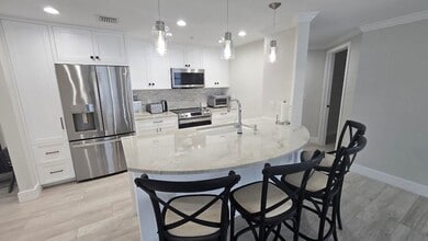 Building Photo - 191 SE 20th Ave