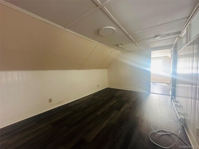 Building Photo - 18 Taylor Ave