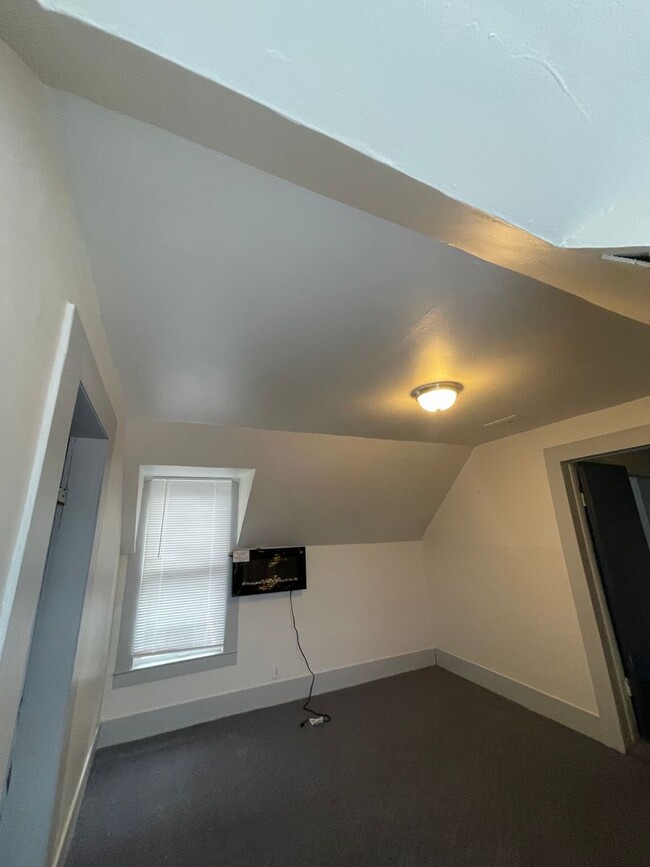 Building Photo - Cute 1 bedroom, 1 bathroom downtown Pullman!