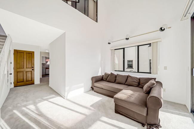Building Photo - NORTH BERKELEY APARTMENT FOR RENT - $4,500/mo