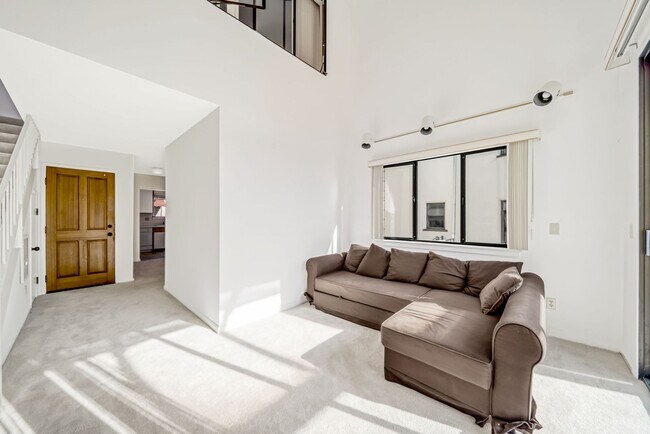 Building Photo - NORTH BERKELEY APARTMENT FOR RENT - $4,800/mo