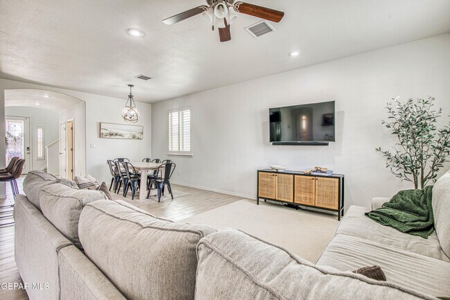 Building Photo - 7517 Red Cedar Dr