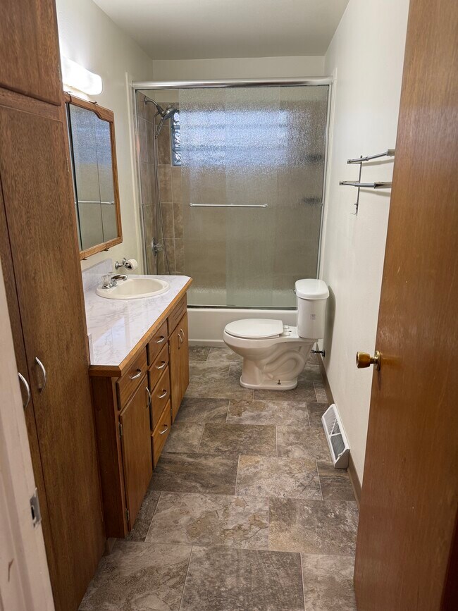 Building Photo - 1127 E Reynolds St