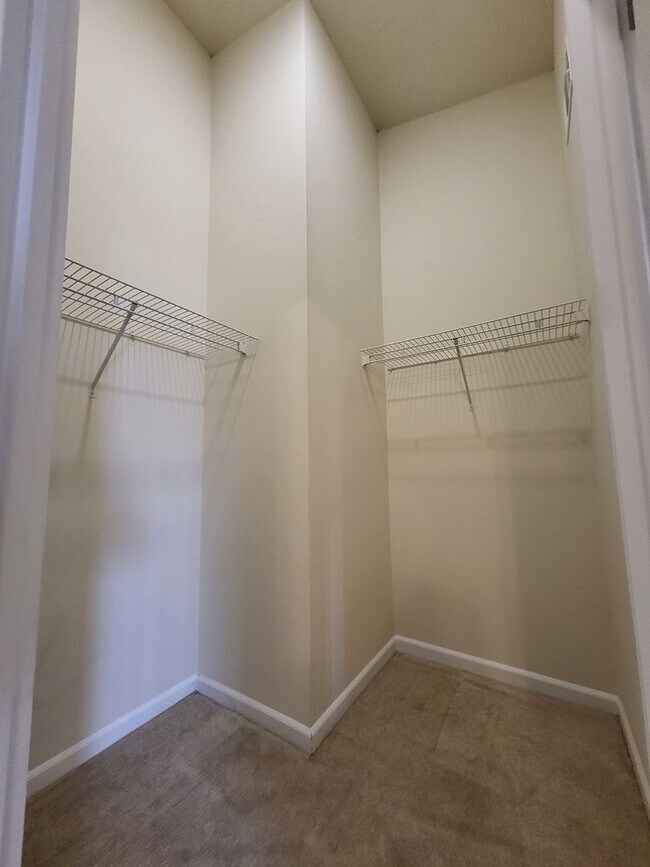 Building Photo - SPACIOUS 3-Level Townhome in Winston's Choice