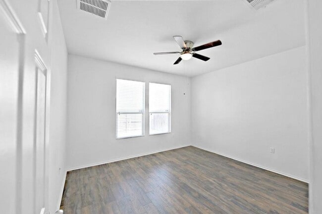 Building Photo - 5721 Knoll Pines Pass