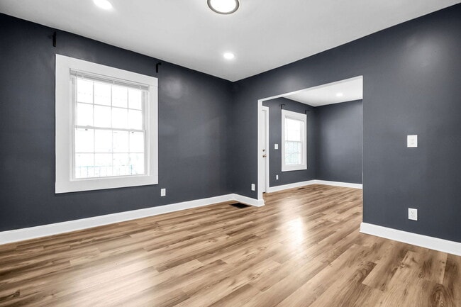 Building Photo - 587 S Ogden Ave