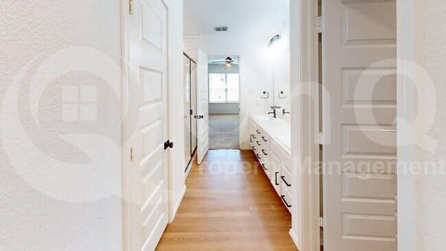 Building Photo - 10116 Revere Dr