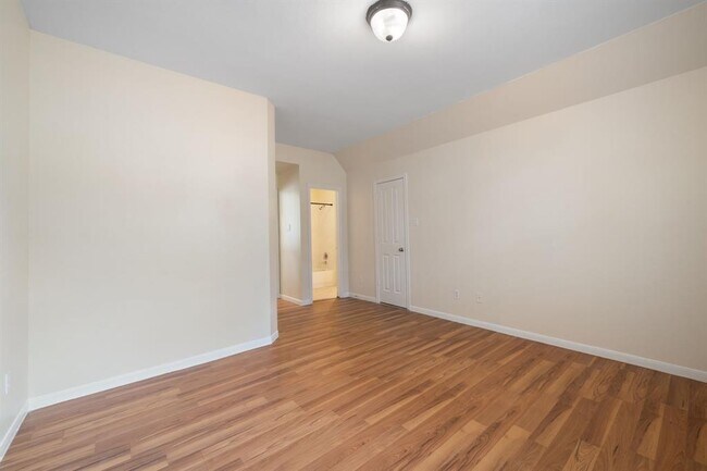 Building Photo - 6026 Briar Hill Ct
