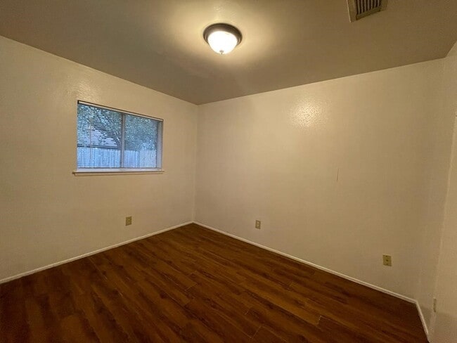 Building Photo - 7431 La Pl Dr