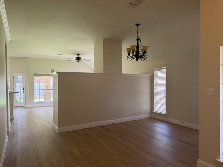 Building Photo - 10229 Andora Dr