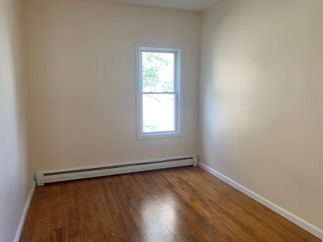 Building Photo - 549 4th St