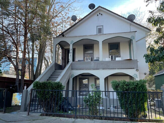 Building Photo - 321 D St