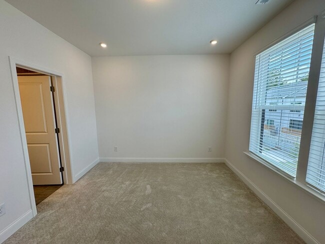 Building Photo - Brand New 3BR/3.5 Bath Townhouse in South ...