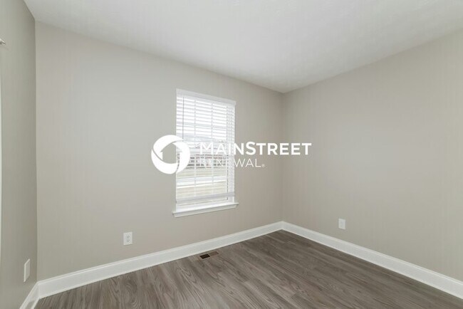Building Photo - 5 Bedroom Pet-Friendly Home in Douglasville, GA with Main Street Renewal