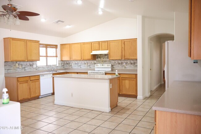 Building Photo - 5375 W Kaler Cir