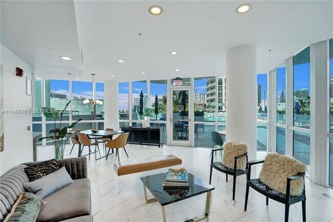 Building Photo - 480 NE 30th St