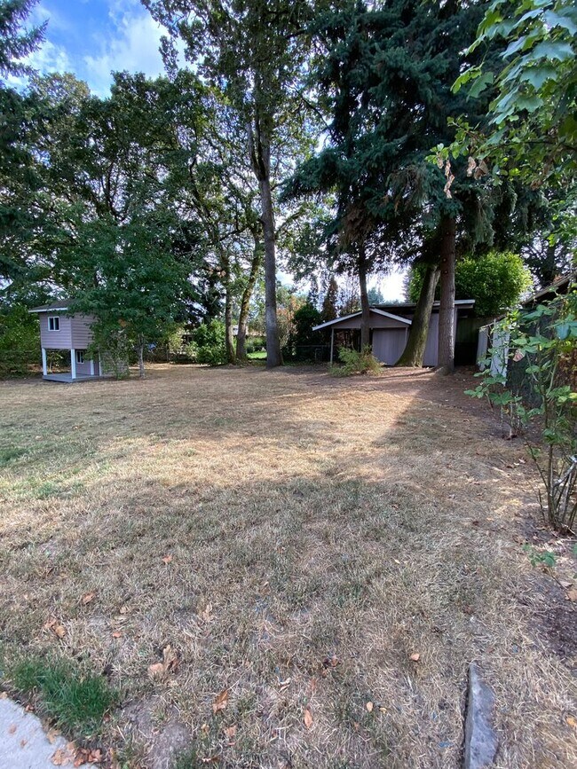 Building Photo - Stylish & Spacious 3-Bedroom Home in SE Sa...