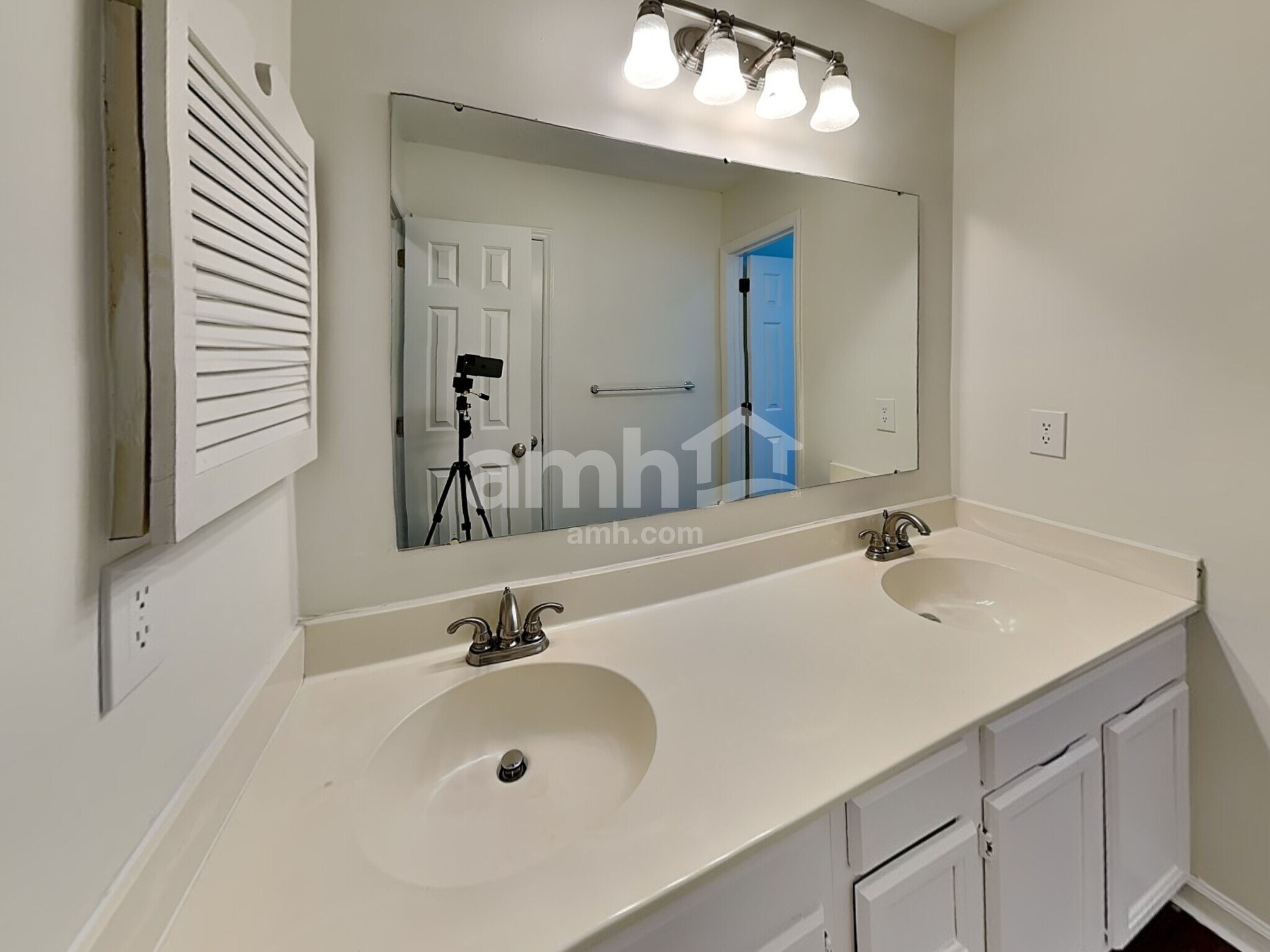 Building Photo - 2601 Briar Ridge Dr