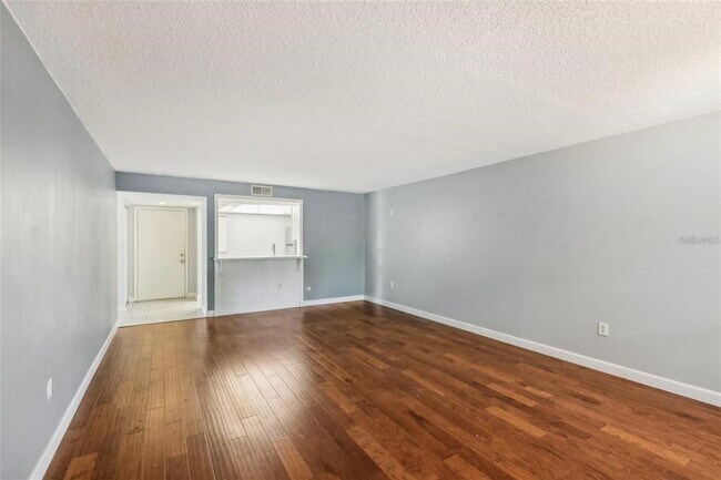 Building Photo - 610 Cranes Way
