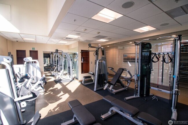 Building Photo - 1Bd/1.5Ba Bellevue Condo