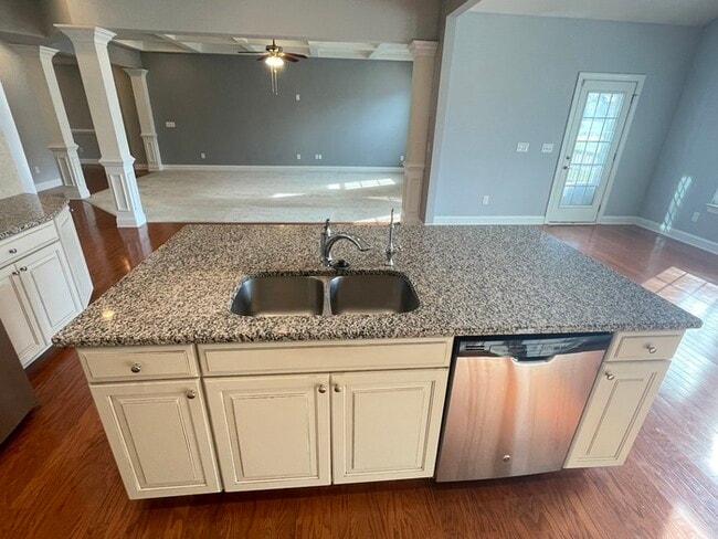 Building Photo - Crutcher Station home off Station Camp Blvd!