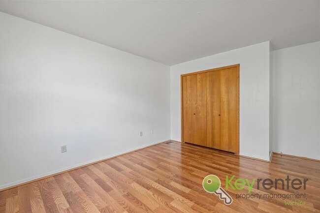 Building Photo - 3 Bedroom | 3 Bathroom - Ready to Entertai...