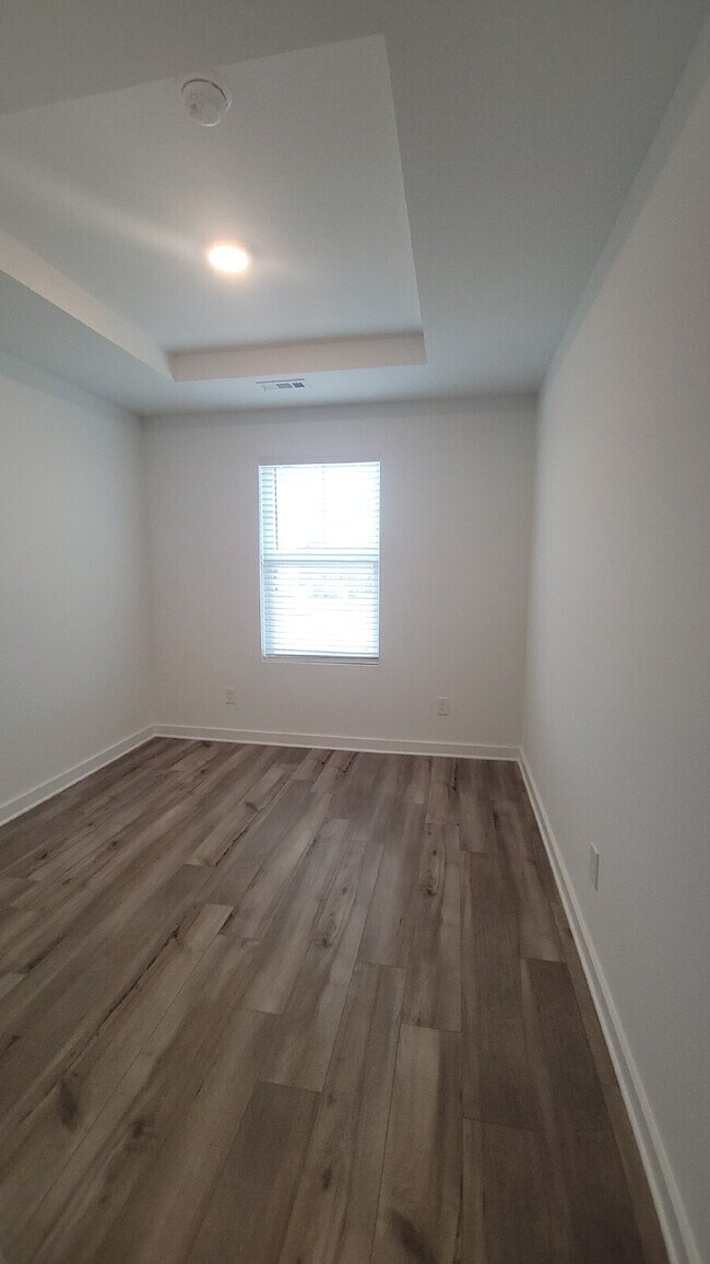 Building Photo - 7589 Discovery Pt Dr NW