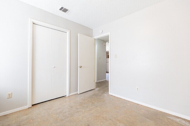Building Photo - 6201 Berkett Cove