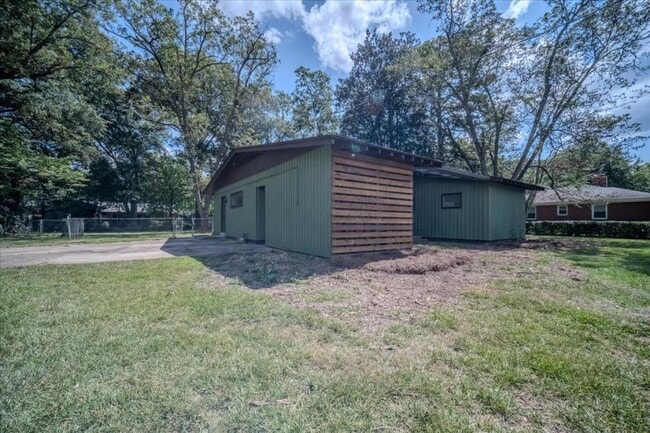 Building Photo - 410 Hardeman Ave