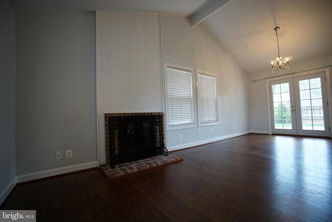 Building Photo - 322 Sugarland Run Dr