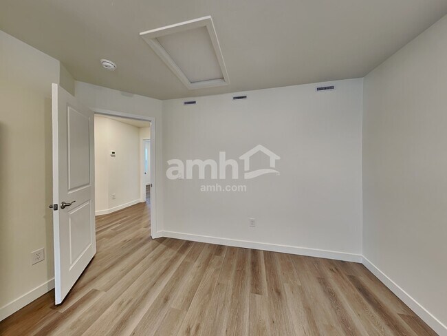 Building Photo - 6530 E Paseo Baranda