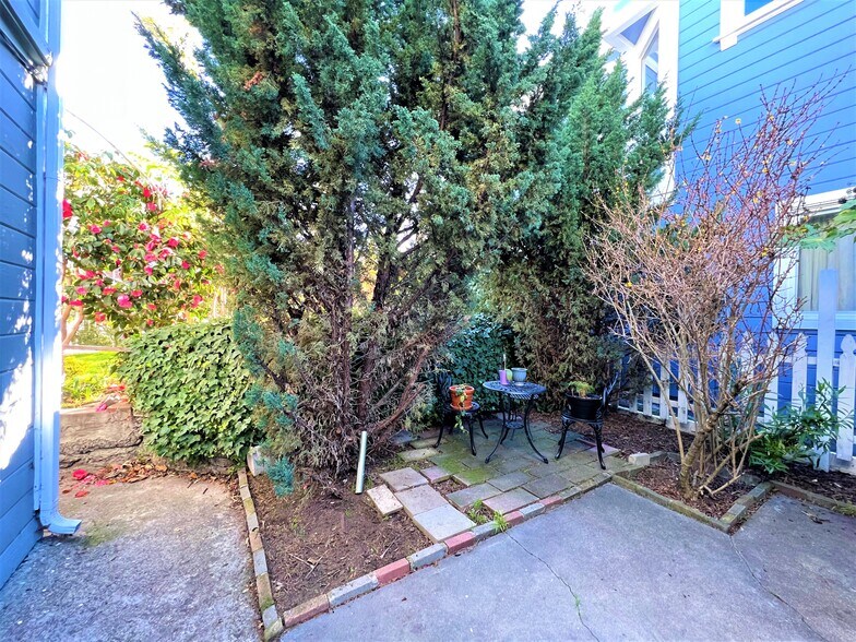 Building Photo - 3208 Ellis St