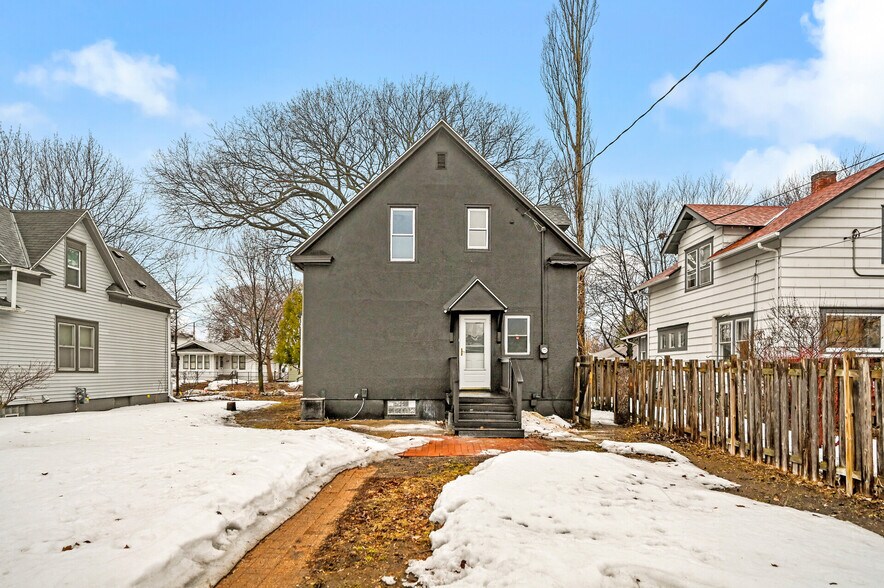 Building Photo - 3127 33rd Ave S