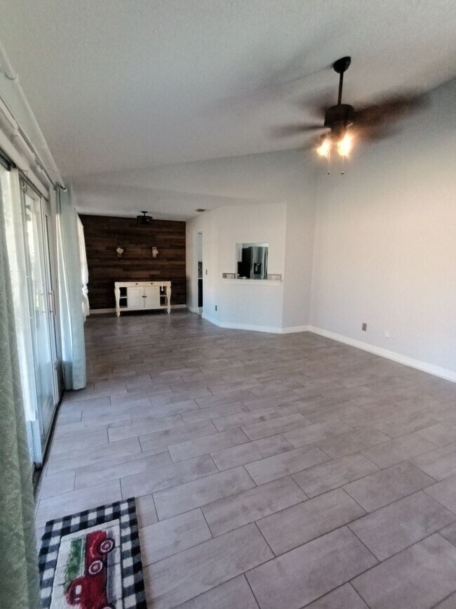 Building Photo - 2 Bed / 2 Bath Single Family for Rent in Oviedo, FL