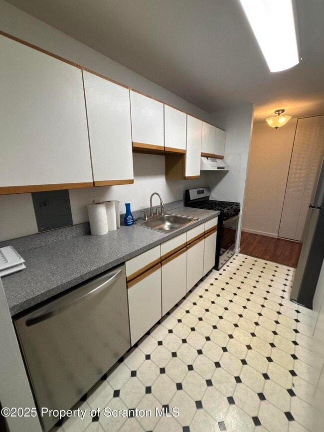 Building Photo - 1704 Summit Pointe