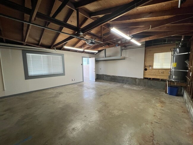 Building Photo - 1250 Bolton Dr