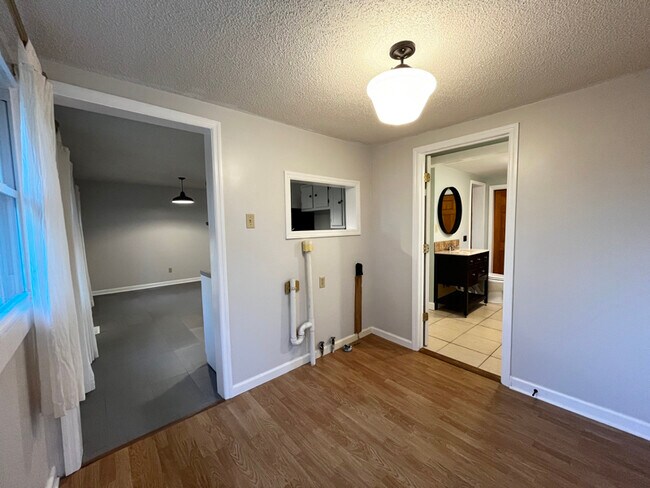 Building Photo - 83 Piney Mountain Church Rd