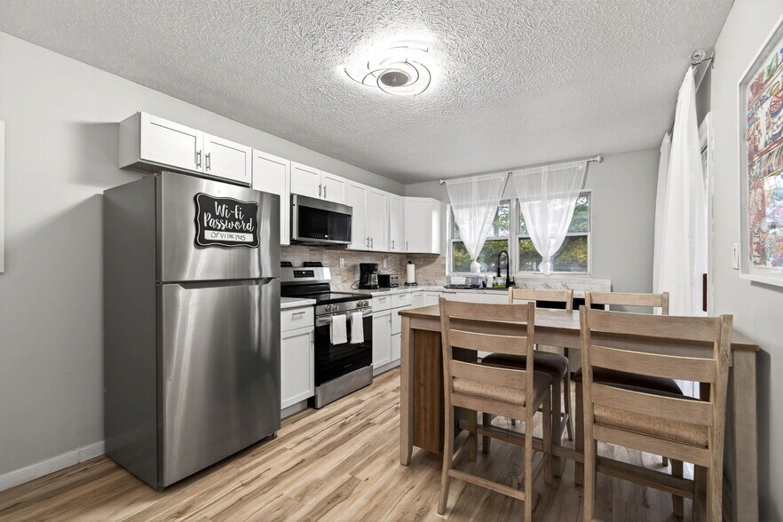 Building Photo - 4432 Renwood Dr