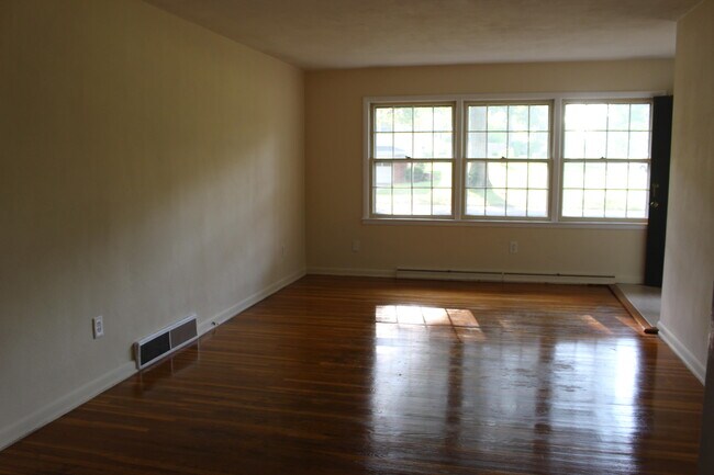 Building Photo - 306 Loch Ln