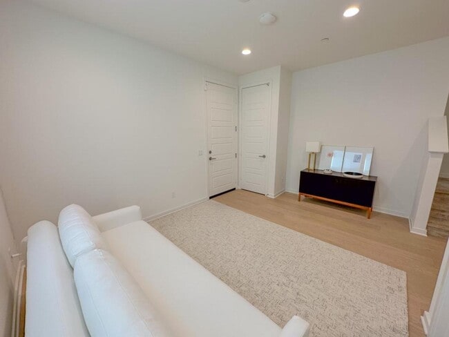 Building Photo - 49 Sanctuary Ln