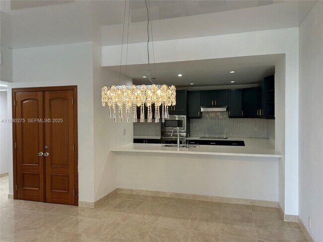 Building Photo - 251 Crandon Blvd