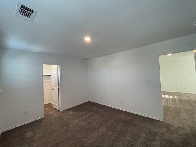 Building Photo - 640 Pickrell Lp