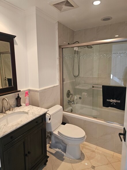 Building Photo - 927 S Wooster St