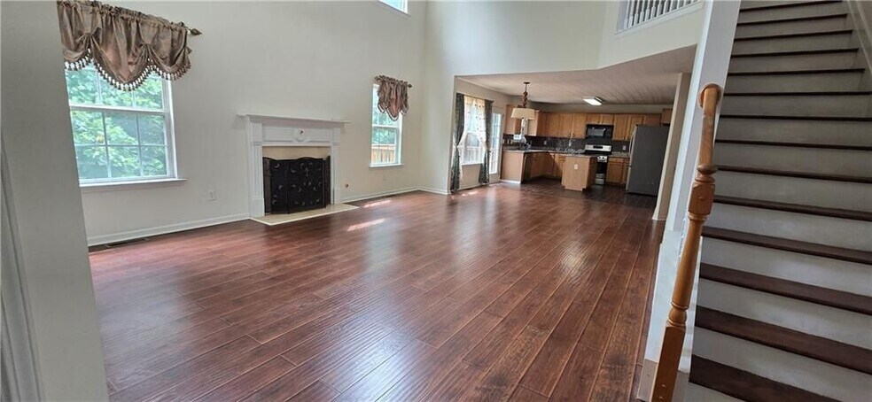 Building Photo - 3811 Roxfield Dr NE