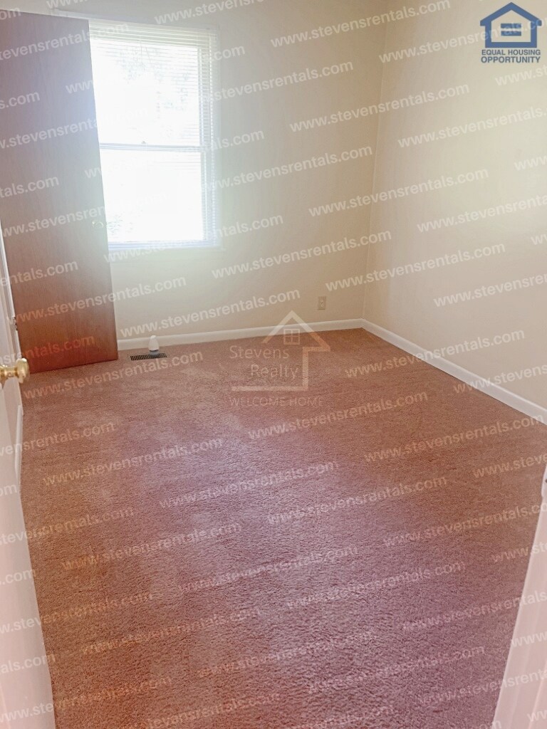Building Photo - 2050 Wildwood Rd