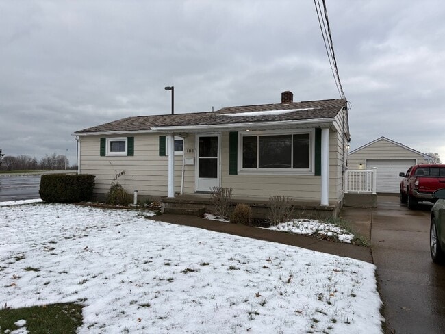 Building Photo - 1115 Lake St