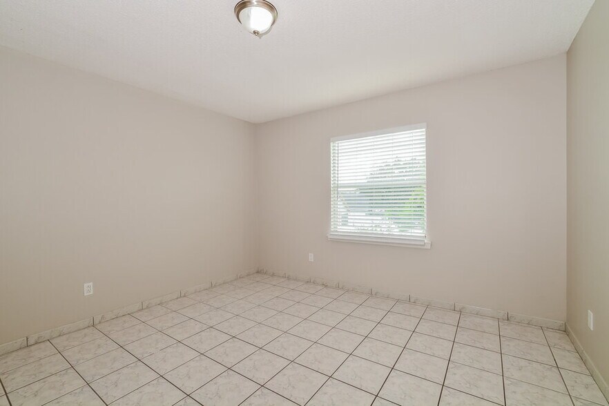 Building Photo - 1212 Abberton Dr
